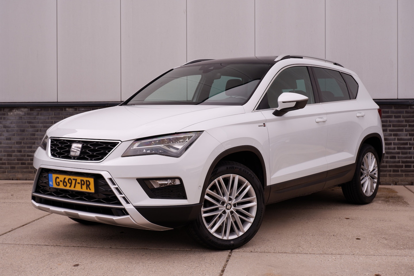SEAT Ateca - 1.4 EcoTSI Xcellence Panorama | Elek Trekhaak | Carplay | LED | Alcantara - AutoWereld.nl
