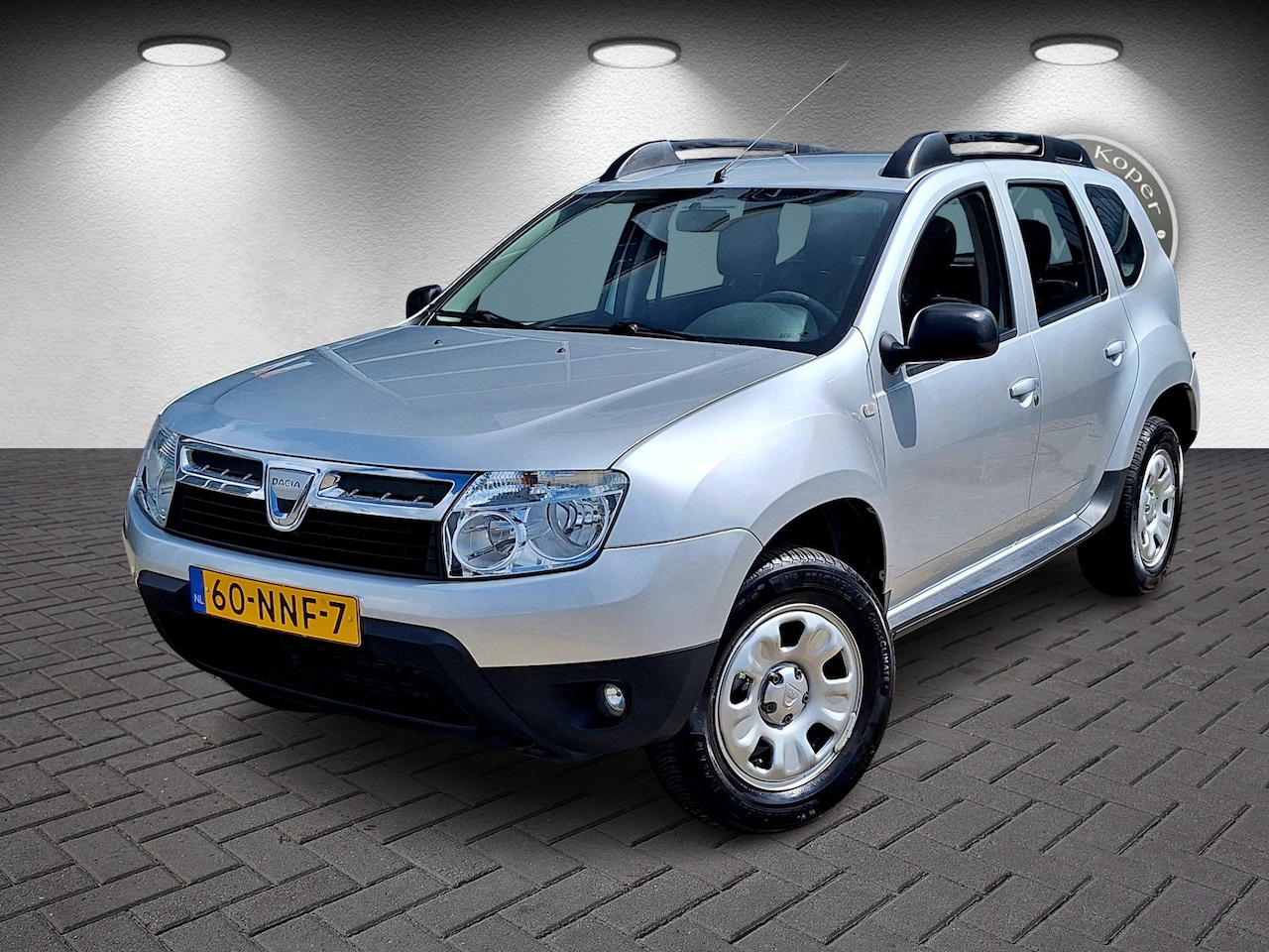 Dacia Duster - 1.6 Lauréate 2wd Airco, Trekhaak, Dealer onderhouden! - AutoWereld.nl