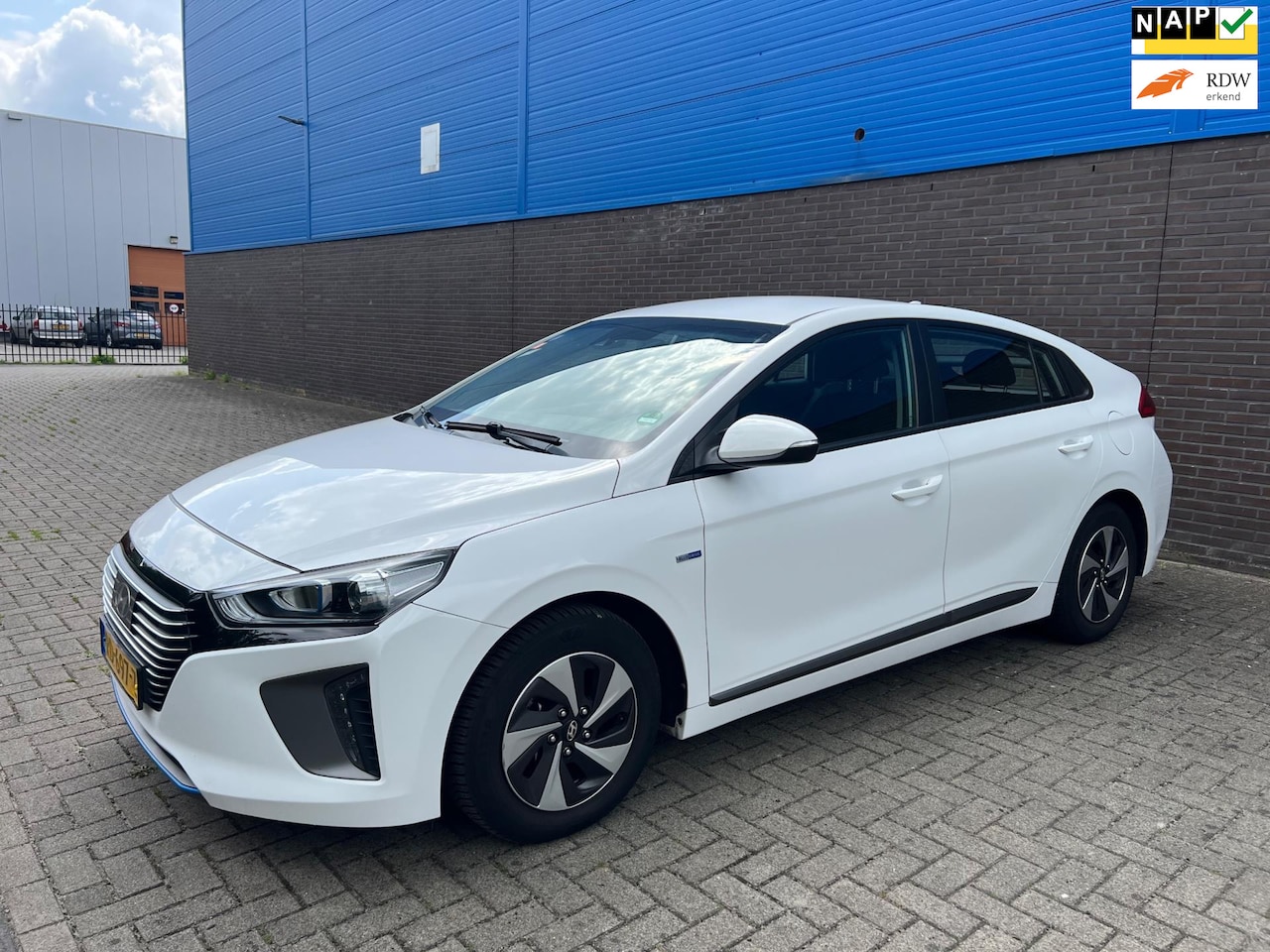 Hyundai IONIQ - 1.6 GDi i-Motion | Lane Assist | Adaptieve Cruise | Climate Control | Camera | Parkeersens - AutoWereld.nl