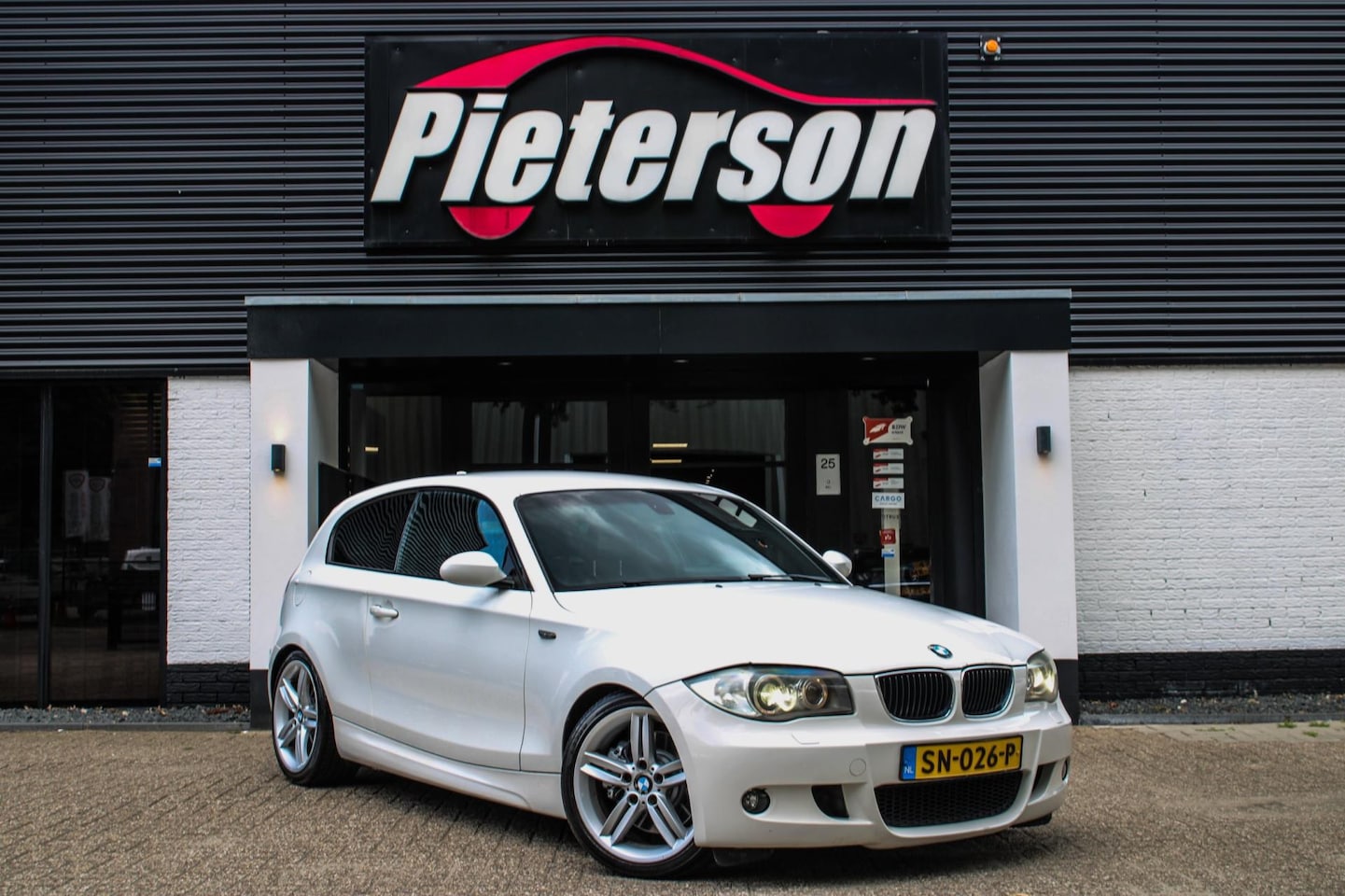 BMW 1-serie - 120i M-Pakket NWE MOTOR XENON CLIMA STOELVER. - AutoWereld.nl