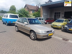 Opel Astra - 1.6i GL met Nieuwe APK