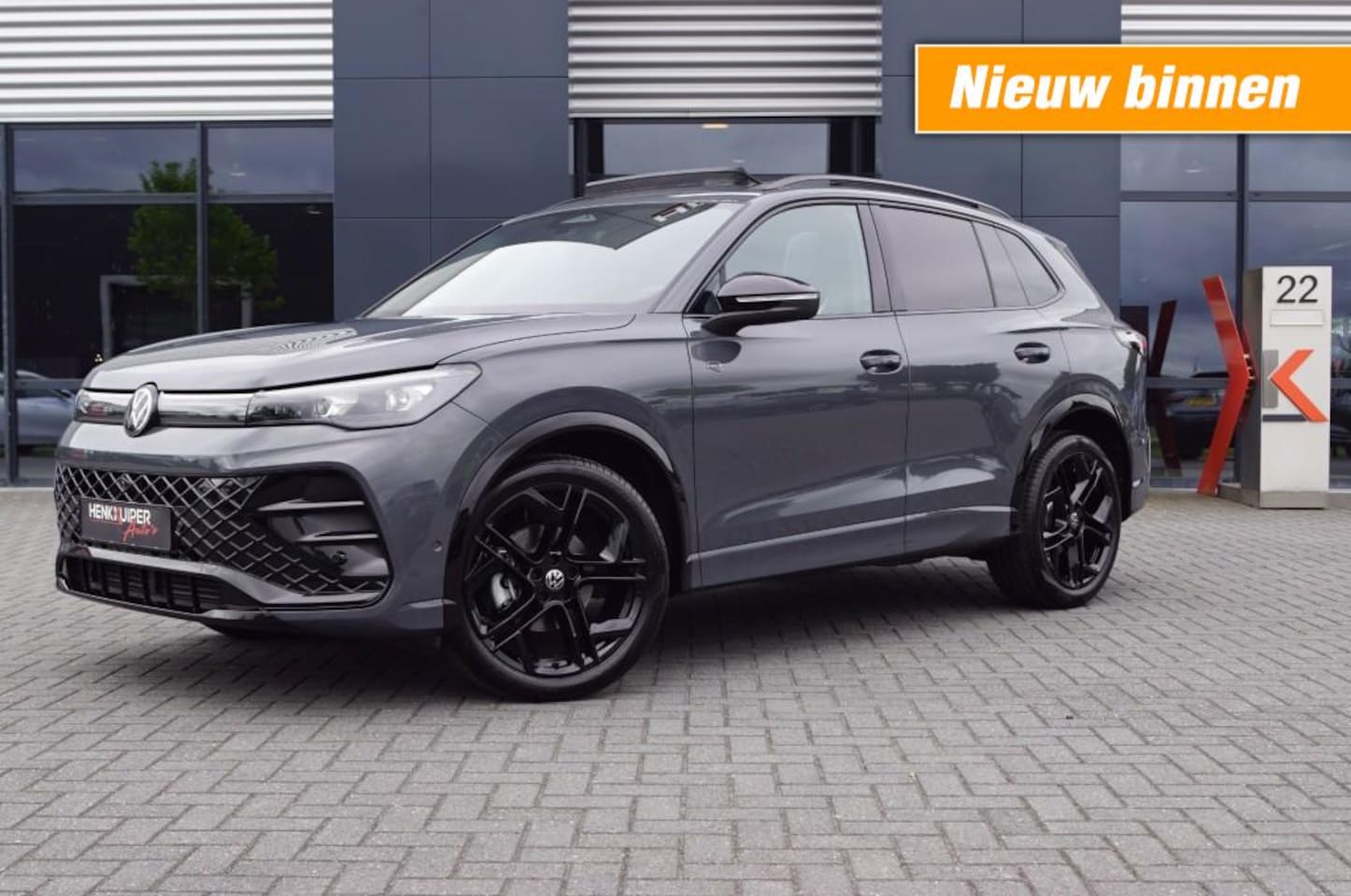 Volkswagen Tiguan - 1.5 eTSI DSG R-Line Black st 150pk /Panodak/Navi/360gr.Camera/Matrix LED/Trekh wegkl - AutoWereld.nl