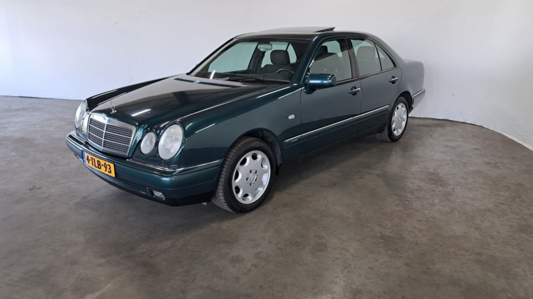 Mercedes-Benz E-klasse - 320 Elegant Automaat - AutoWereld.nl