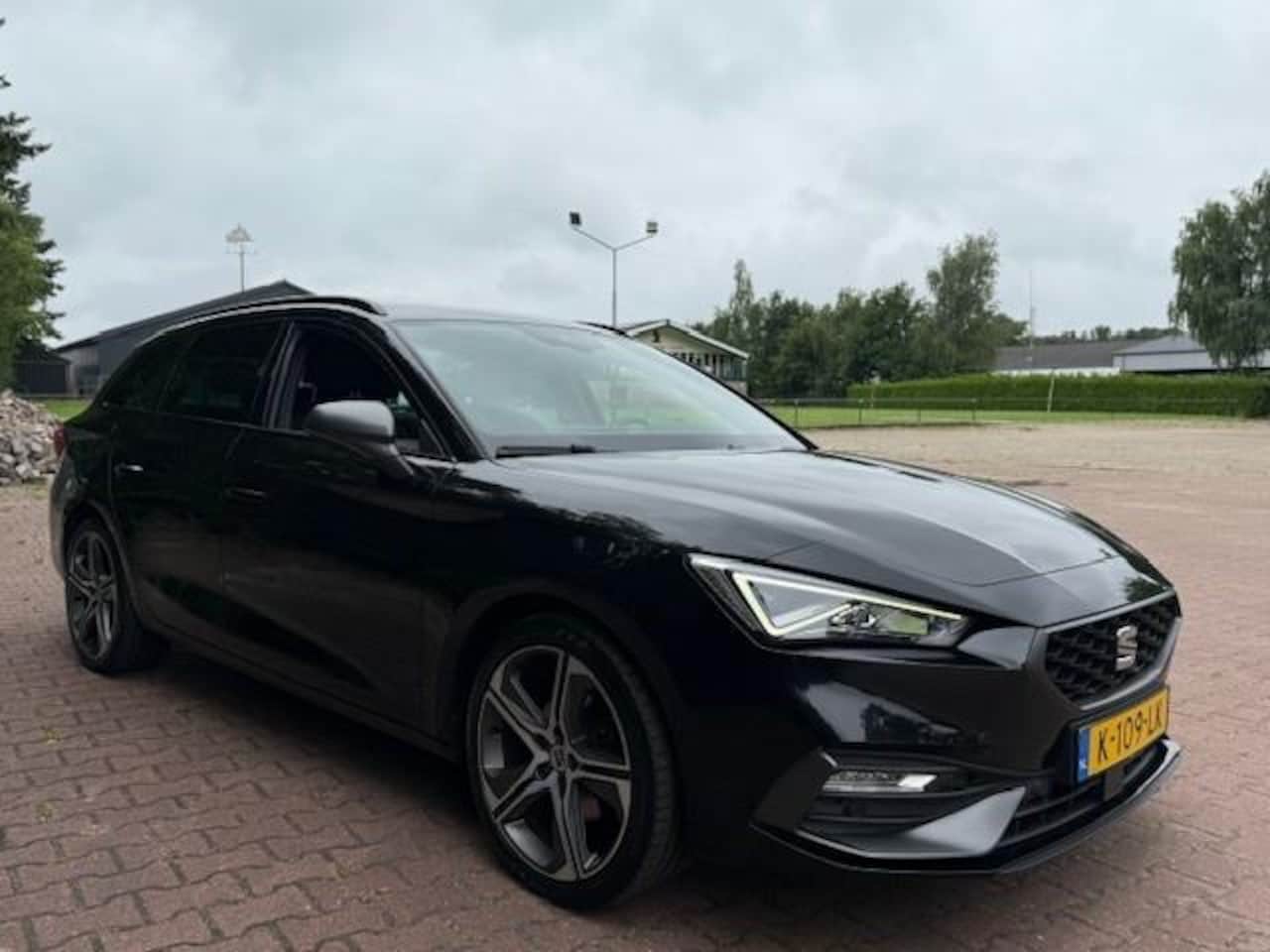 SEAT Leon Sportstourer - 1.5 eTSI 150PK FR LAUNCH EDITION/LED/NAV/HLEER/ACARPLAY - AutoWereld.nl