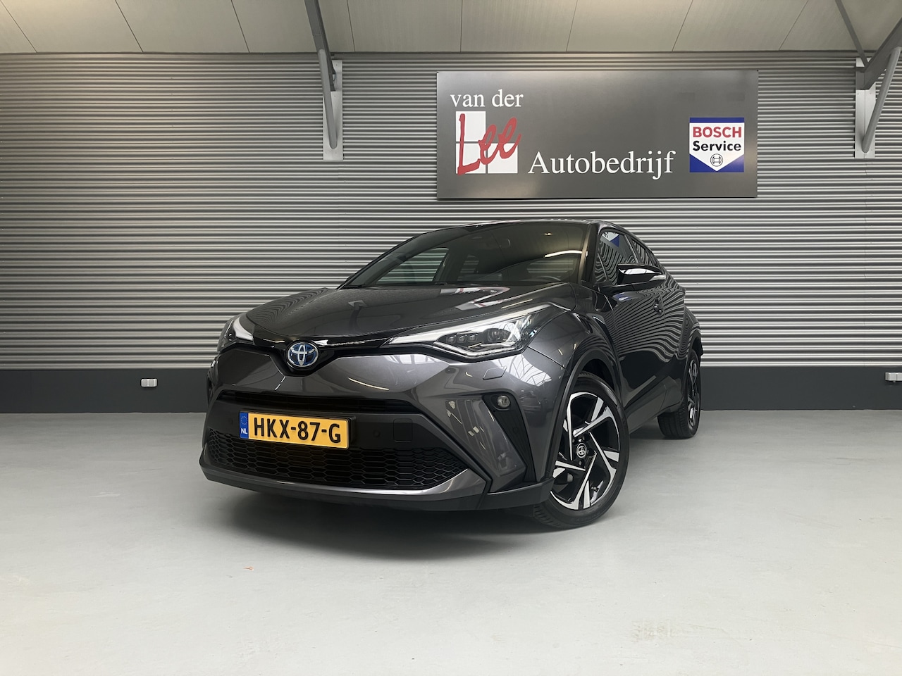 Toyota C-HR - 1.8 HYBR BI TONE PREMIUM/PDC/DODE HOEK/LED/CARPLAY/ENZ - AutoWereld.nl