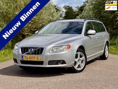 Volvo V70 - 1.6 T4 Limited Edition Automaat / NL Auto / 2 Eigenaren / Navi / Airco / Leder / Cruise Co