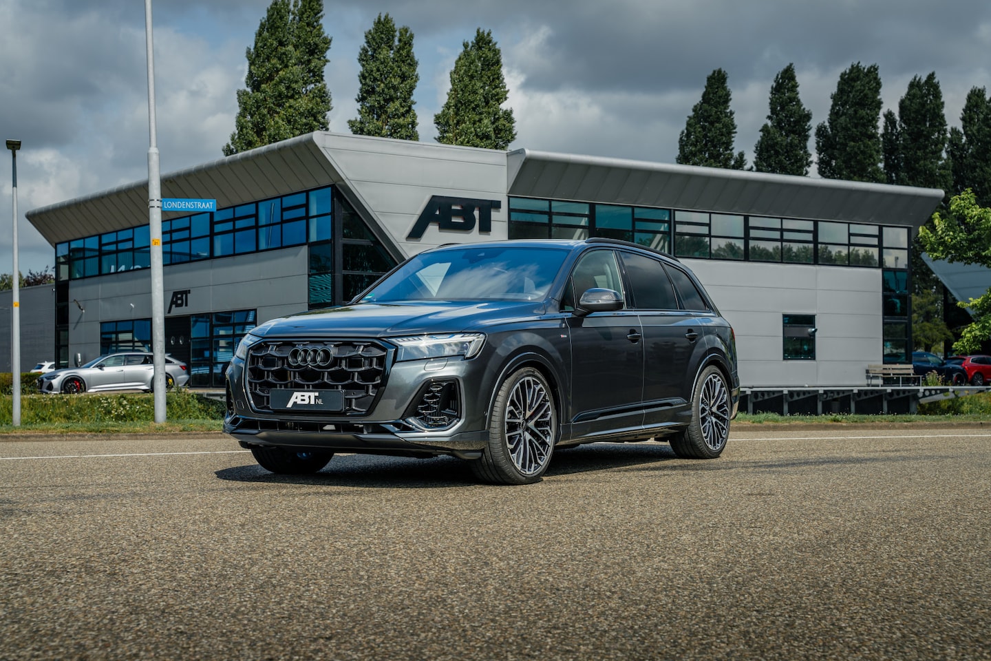 Audi Q7 - 60 TFSIe Audi Exclusive ABT Power S | B&O Advanced 3D | Panorama dak | Carbon spiegels | v - AutoWereld.nl