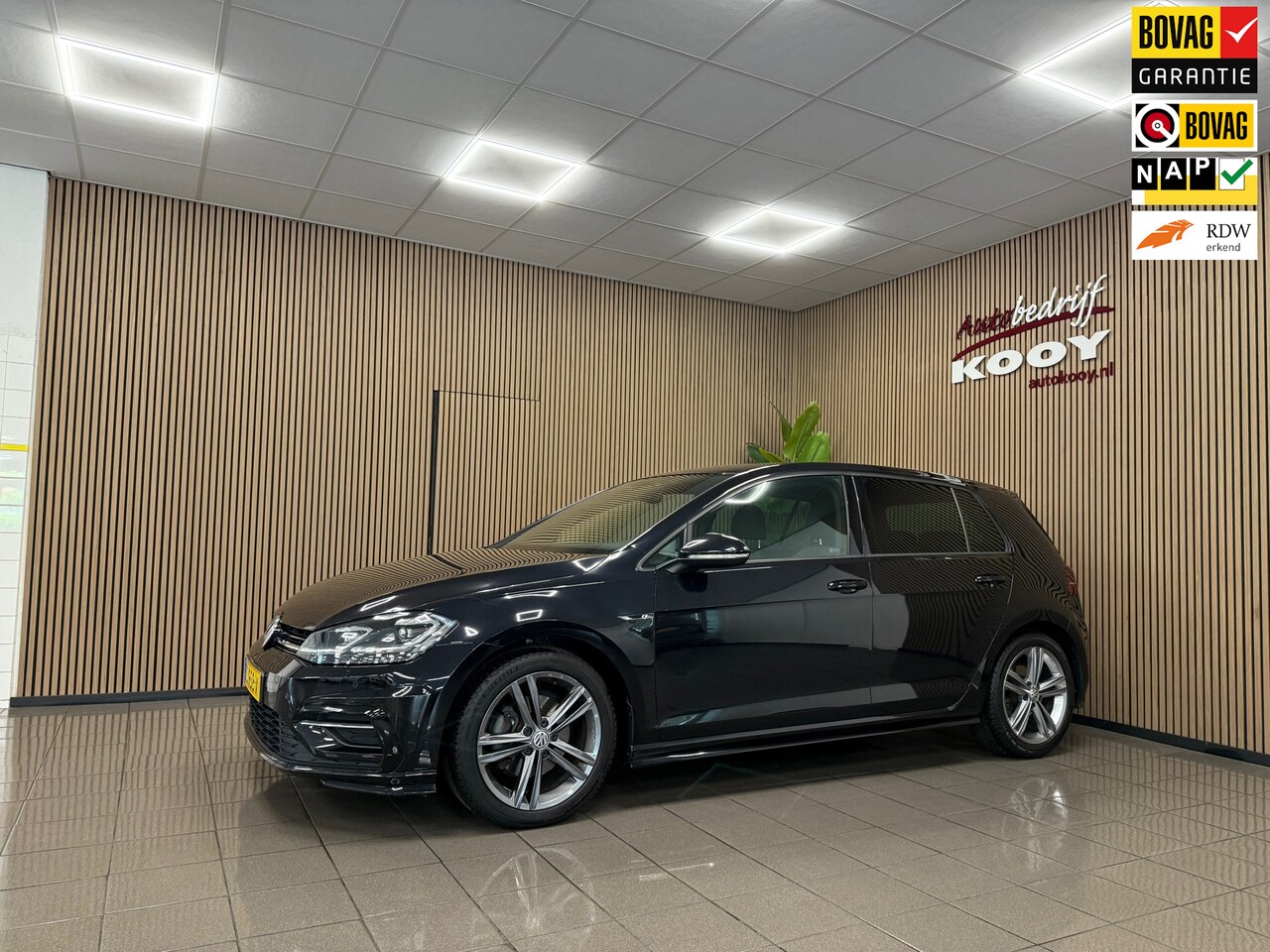 Volkswagen Golf - 1.5 TSI Highline R-Line * Automaat / Virtual cockpit / Stoelverwarming / NL Auto * - AutoWereld.nl