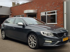 Volvo V60 - D4 Aut8 R Design Leder Navi Trekhaak 18"