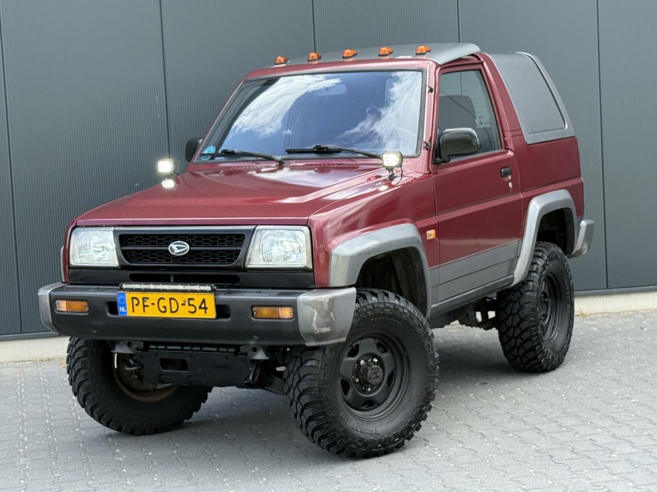 Daihatsu Feroza - 1.6 Resin-Top SX 4x4 - Verhoogd - All Terrain Banden - AutoWereld.nl