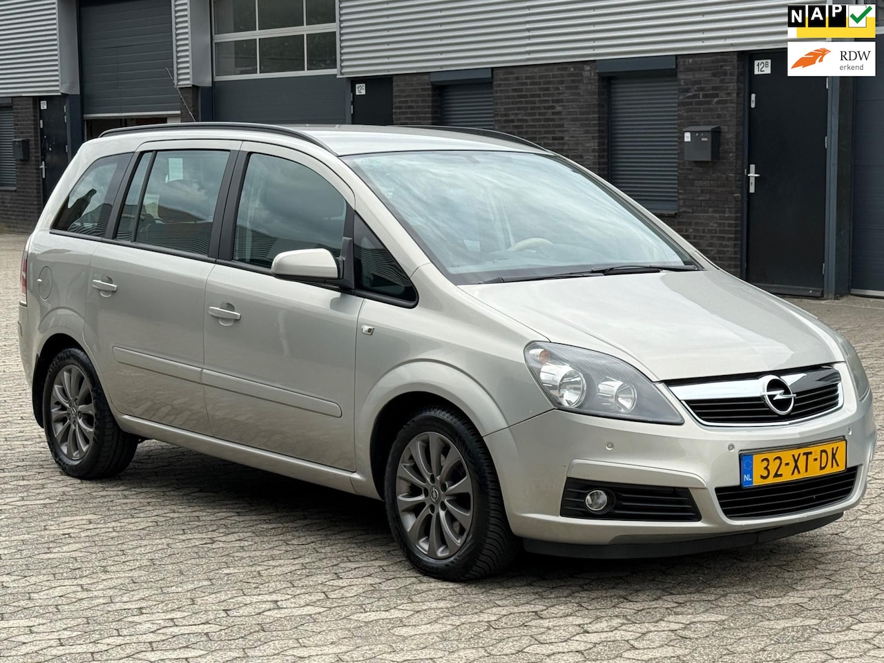 Opel Zafira - 2.2 Temptation AIRCO PDC CRUISE TREKHAAK LM VELGEN NAP APK - AutoWereld.nl