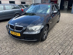 BMW 3-serie Touring - 318i Business Line pano airco