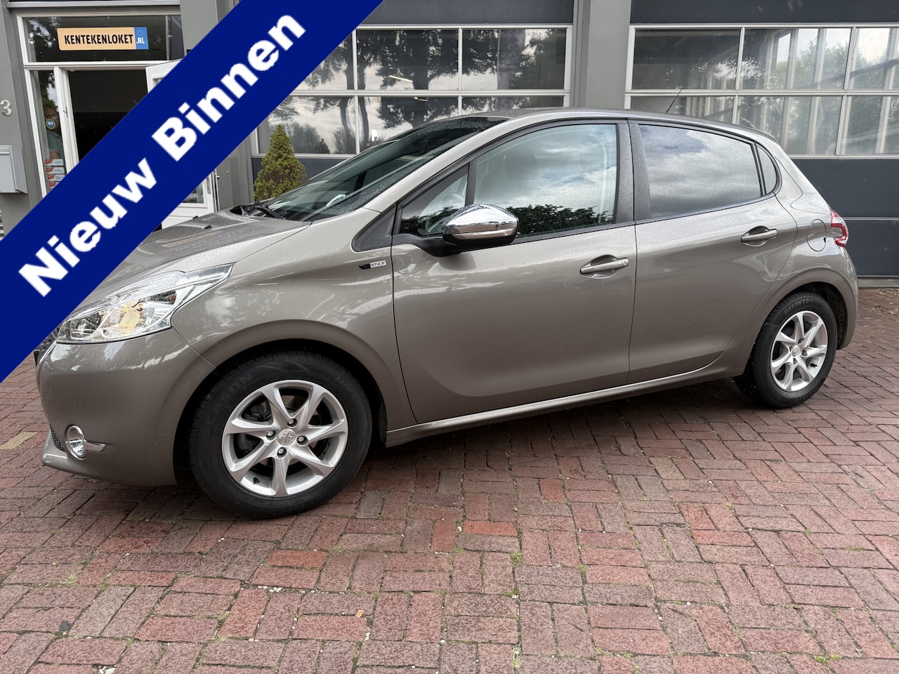 Peugeot 208 - 1.2 PureTech Style Navi,16Inch,Cruise,Cv,Airco 82pk 2015 Km 73.000 Goed onderhouden !! - AutoWereld.nl