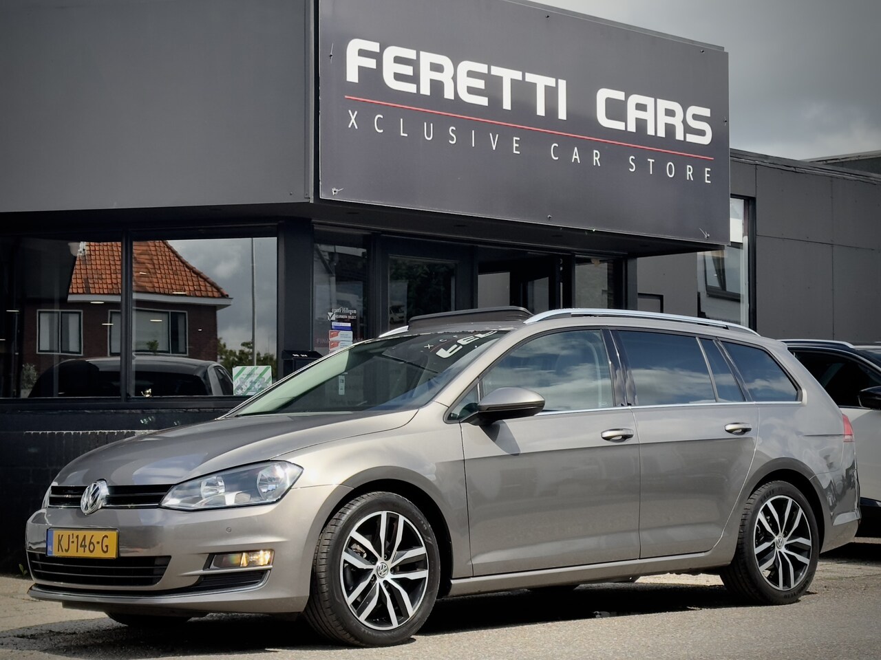 Volkswagen Golf Variant - 1.6 TDI AUT7 CONNECTED SERIES PANODAK LEDER NAVI CAMERA APPLE-CARPLAY LED LMV PDC - AutoWereld.nl