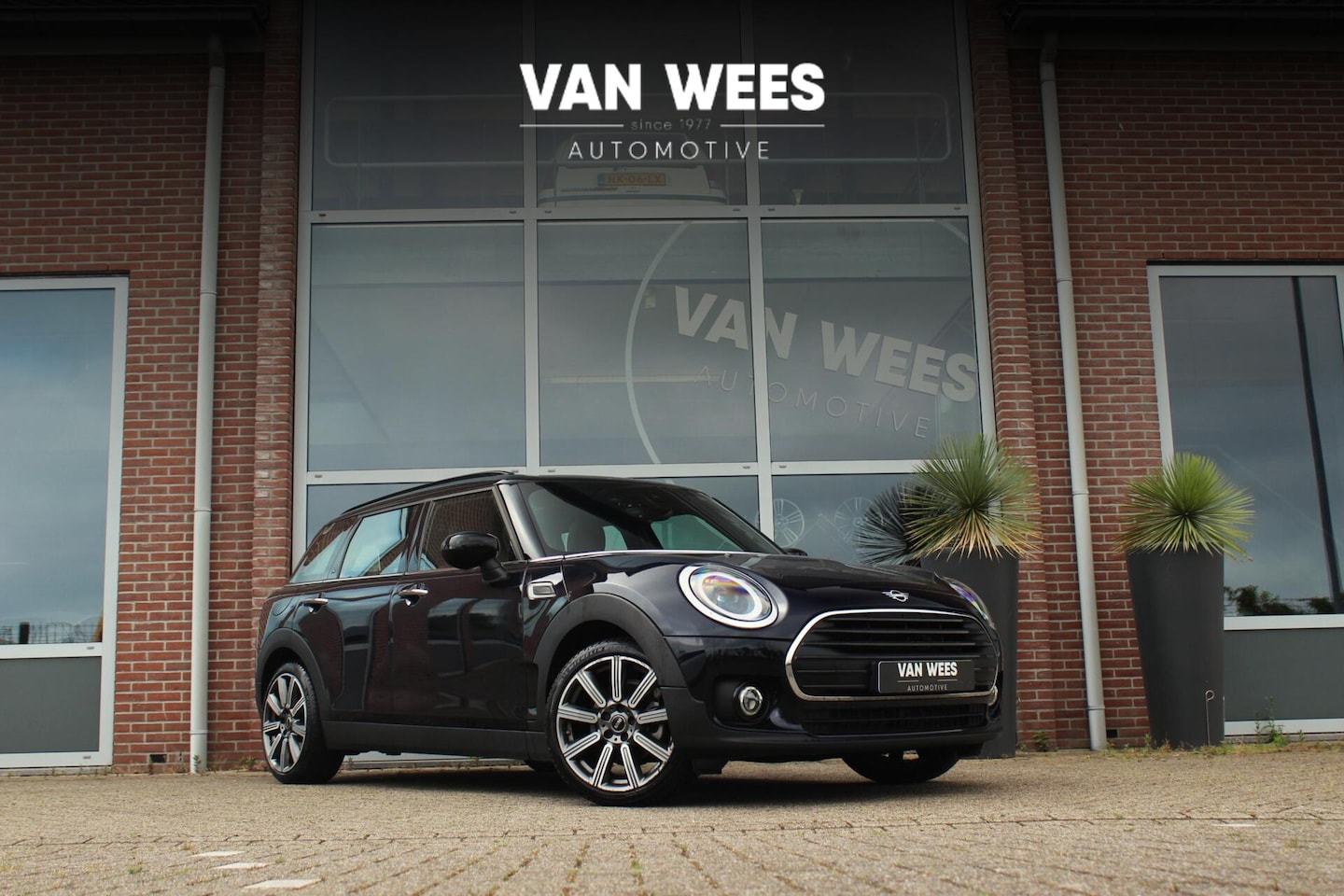 MINI Clubman - 1.5 Cooper Richmond Park Edition | 1e eigenaar | NL auto | Dakraam | LED | 18 inch | Camer - AutoWereld.nl