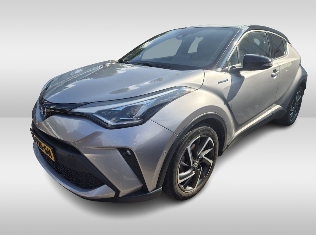 Toyota C-HR - 2.0 Hybrid Bi-Tone / Trekhaak / Camera / Leder / 18'' / Navigatie / Keyless / DAB / ACC - AutoWereld.nl