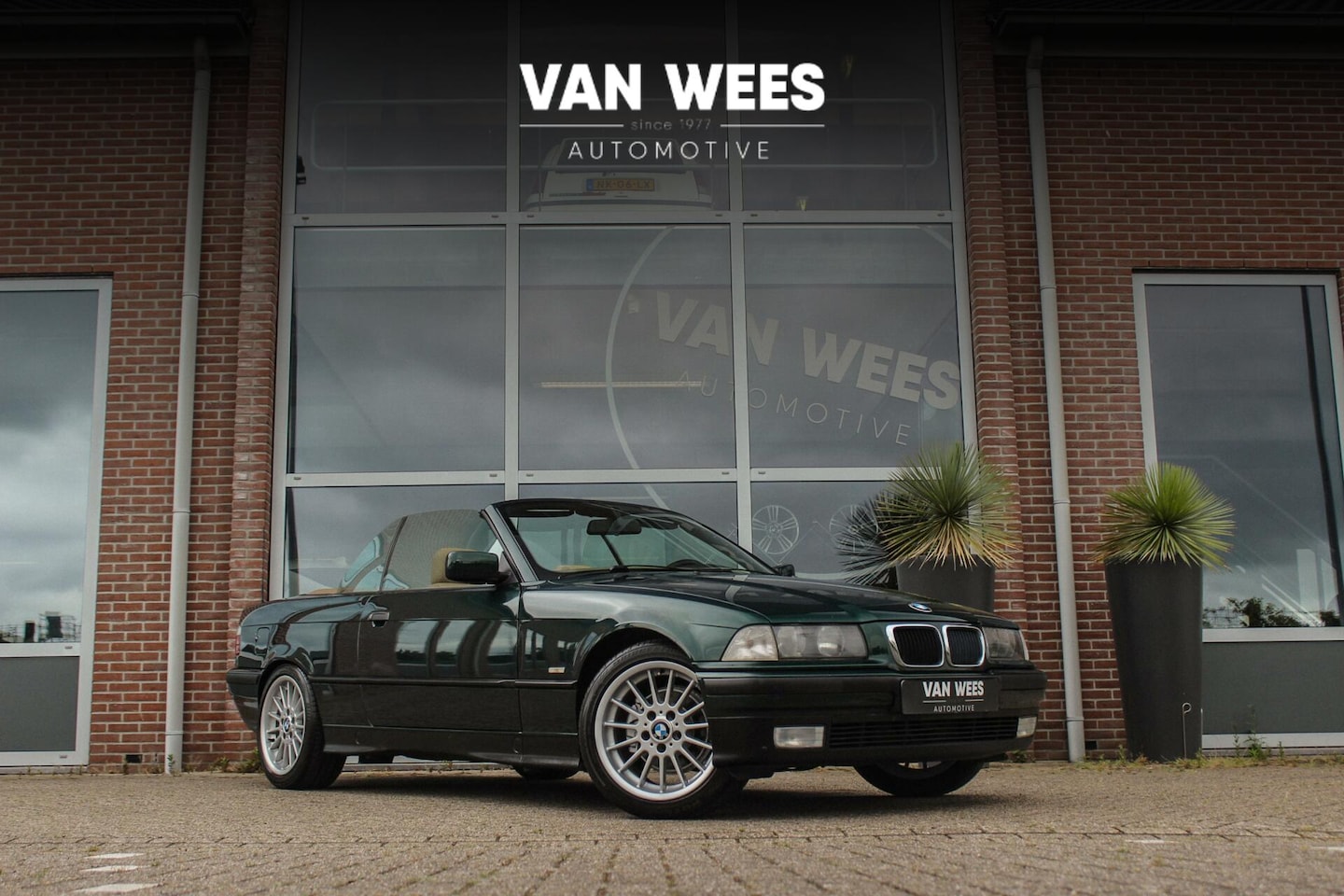 BMW 3-serie Cabrio - 320i E36 Executive | NL auto | 6 cilinder | Automaat | 17 inch | Leer | Sportstoelen | Spo - AutoWereld.nl