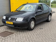 Volkswagen Bora - 1.6 16v Sportline 77KW Bj 2002 AIRCO Zwart