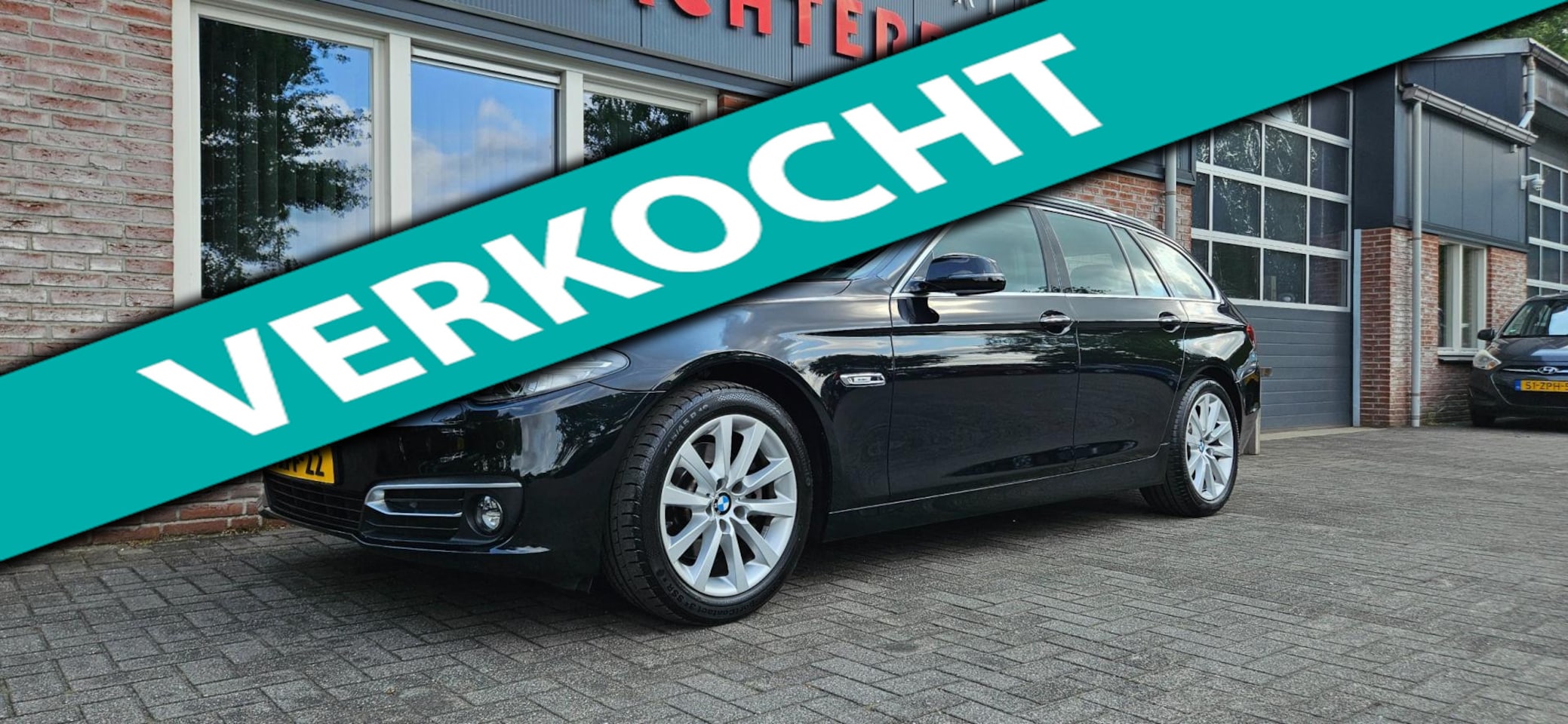 BMW 5-serie Touring - 520i High Executive Trekhaak! Leer! Automaat! NAP! Xenon! Mooie/Nette Auto! - AutoWereld.nl