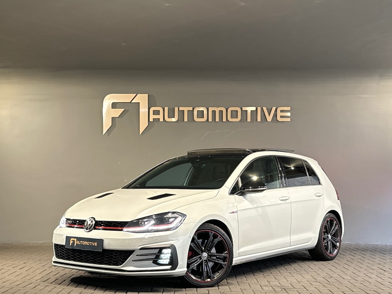 Volkswagen Golf - 2.0 TSI GTI Pano|Key|Dyna|Discover Pro|DCC - AutoWereld.nl