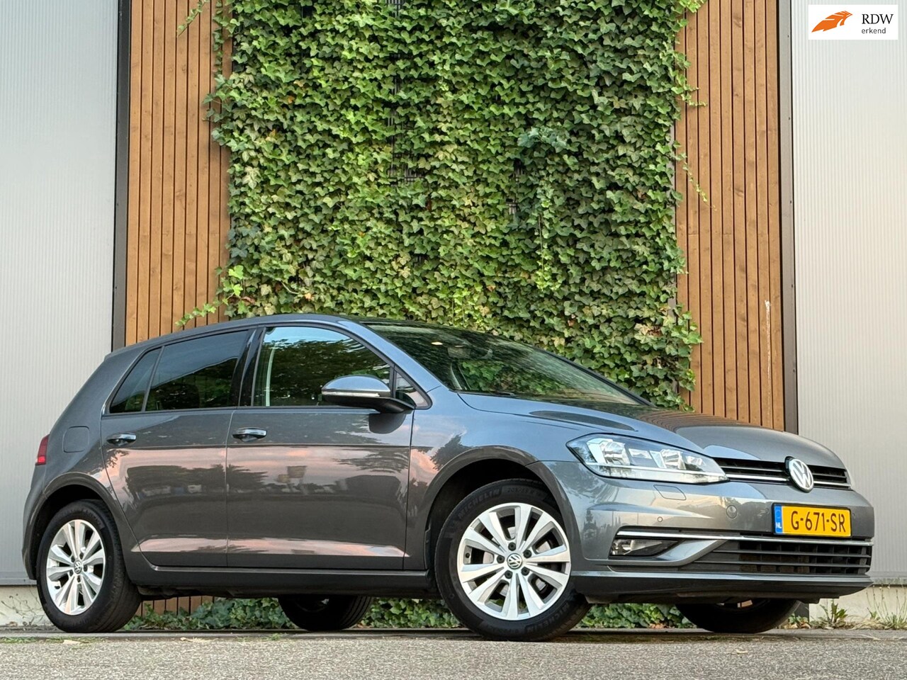 Volkswagen Golf - 1.0 TSI Comfortline Business|AUTOMAAT|NAVI|CRUISE - AutoWereld.nl
