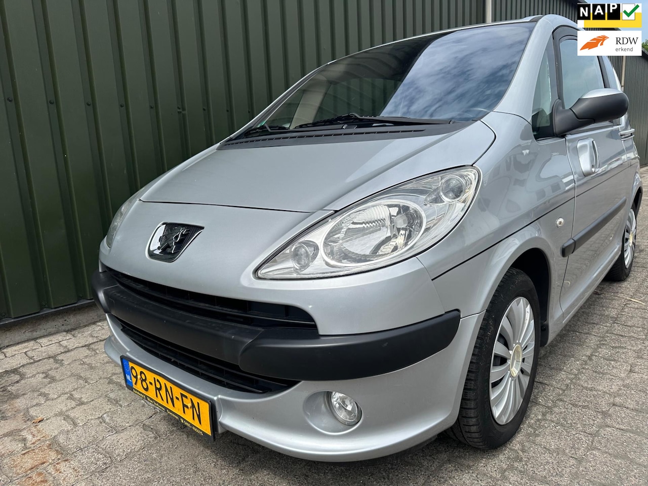 Peugeot 1007 - 1.4 Gentry Automaat - AutoWereld.nl