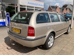 Skoda Octavia - 1.6 Ambiance Climate Wagon