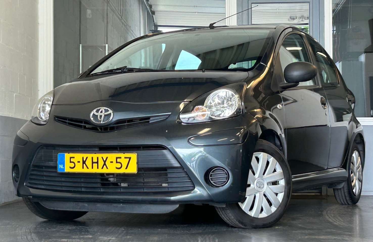 Toyota Aygo - 1.0 VVT-i Comfort|NAP|NweAPK|DealerOH|1eEig|Airco|5deurs - AutoWereld.nl