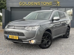 Mitsubishi Outlander - 2.0 PHEV Instyle 1e Eigenaar, Navi, Camera, Trekhaak, Schuifdak, Stoelverwarming, Clima, C