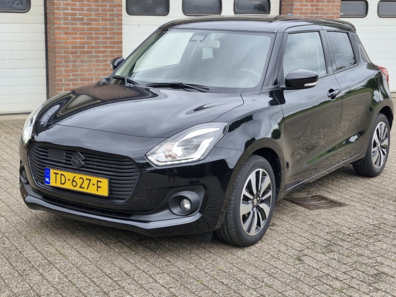Suzuki Swift - Stijl Smart Hybride Carplay-Climaat contr-Navigatie - AutoWereld.nl