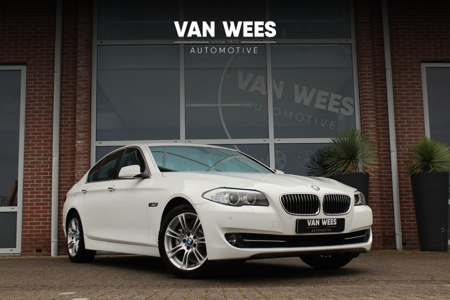 BMW 5-serie - 520i F10 Sedan High Executive | NL auto | 184 pk | Xenon | 18 inch | Automaat | PDC | Spor - AutoWereld.nl