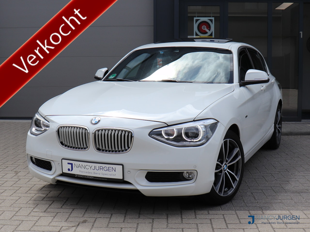 BMW 1-serie - 116i Business+ | Urban | Aut. Airco | Ambiente | Comfort Pakket | PDC | Navi | Schuif/Kant - AutoWereld.nl