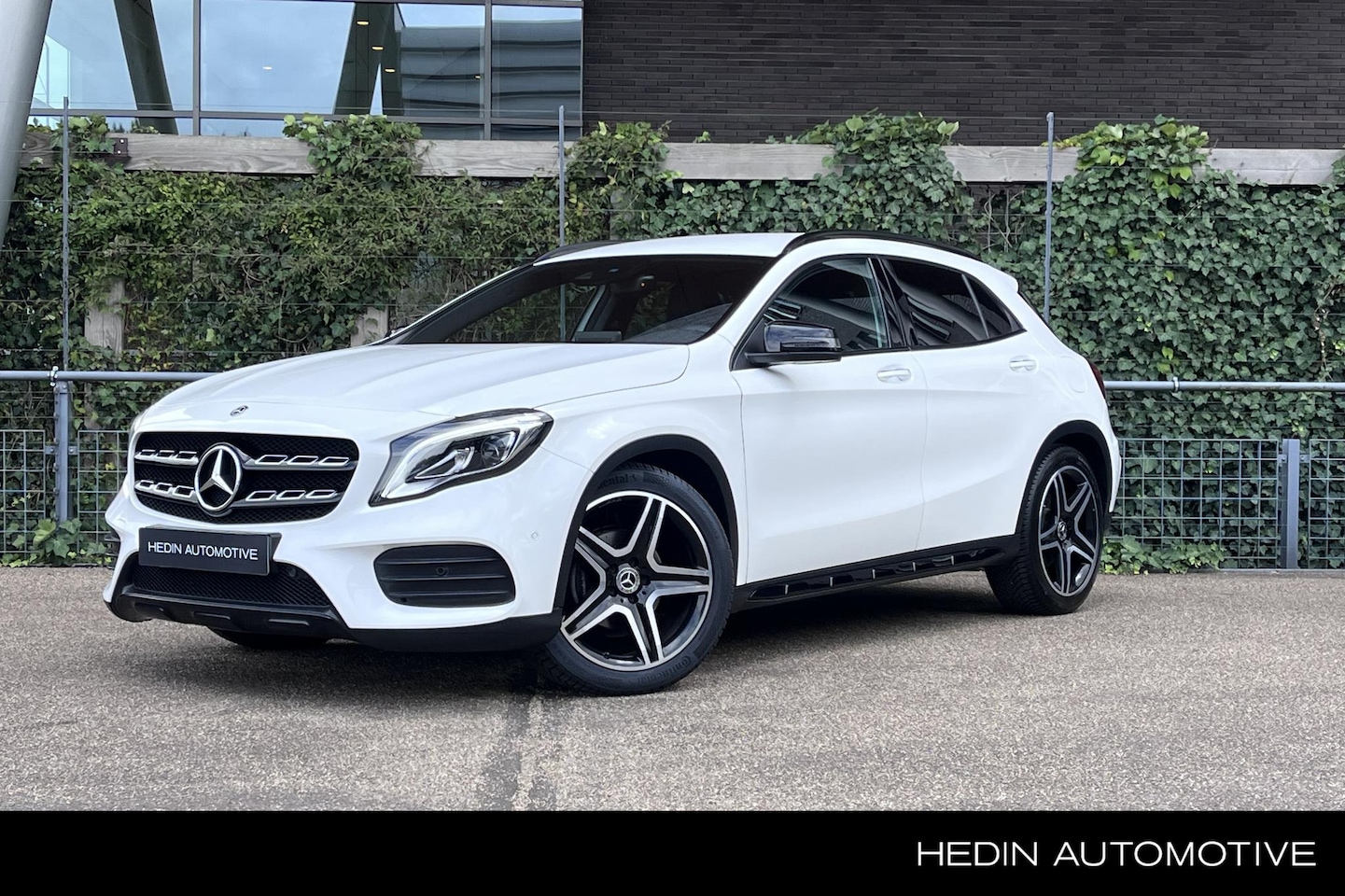 Mercedes-Benz GLA-Klasse - GLA 180 Automaat Business Solution AMG | Nightpakket | LED | Keyless-Go | Stoelverwarming - AutoWereld.nl