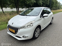 Peugeot 208 - 1.2 VTi*NEW APK*NAVIGATIE*PARKEERSENSOR*CRUISE