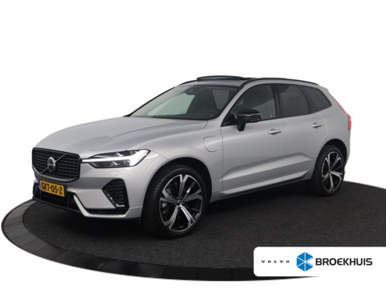 Volvo XC60 - 2.0 T6 Plug-in hybrid AWD Plus Dark incl. Service Plan 3 jaar/90.000 km | Semi elektrische - AutoWereld.nl