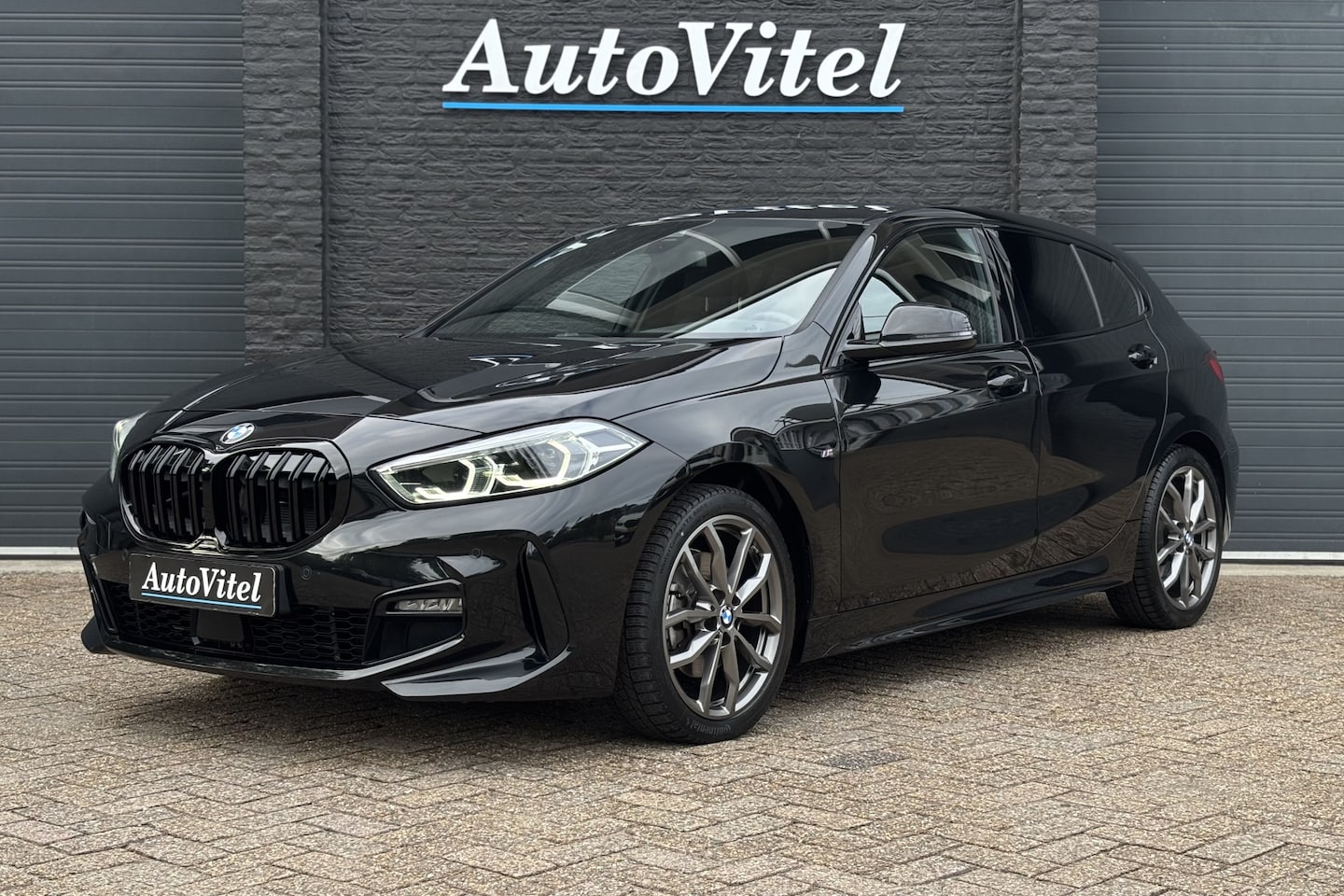 BMW 1-serie - 118i M-Sport | Sportstoelen | Live Cockpit Pro | Apple Carplay | Fabrieksgarantie - AutoWereld.nl