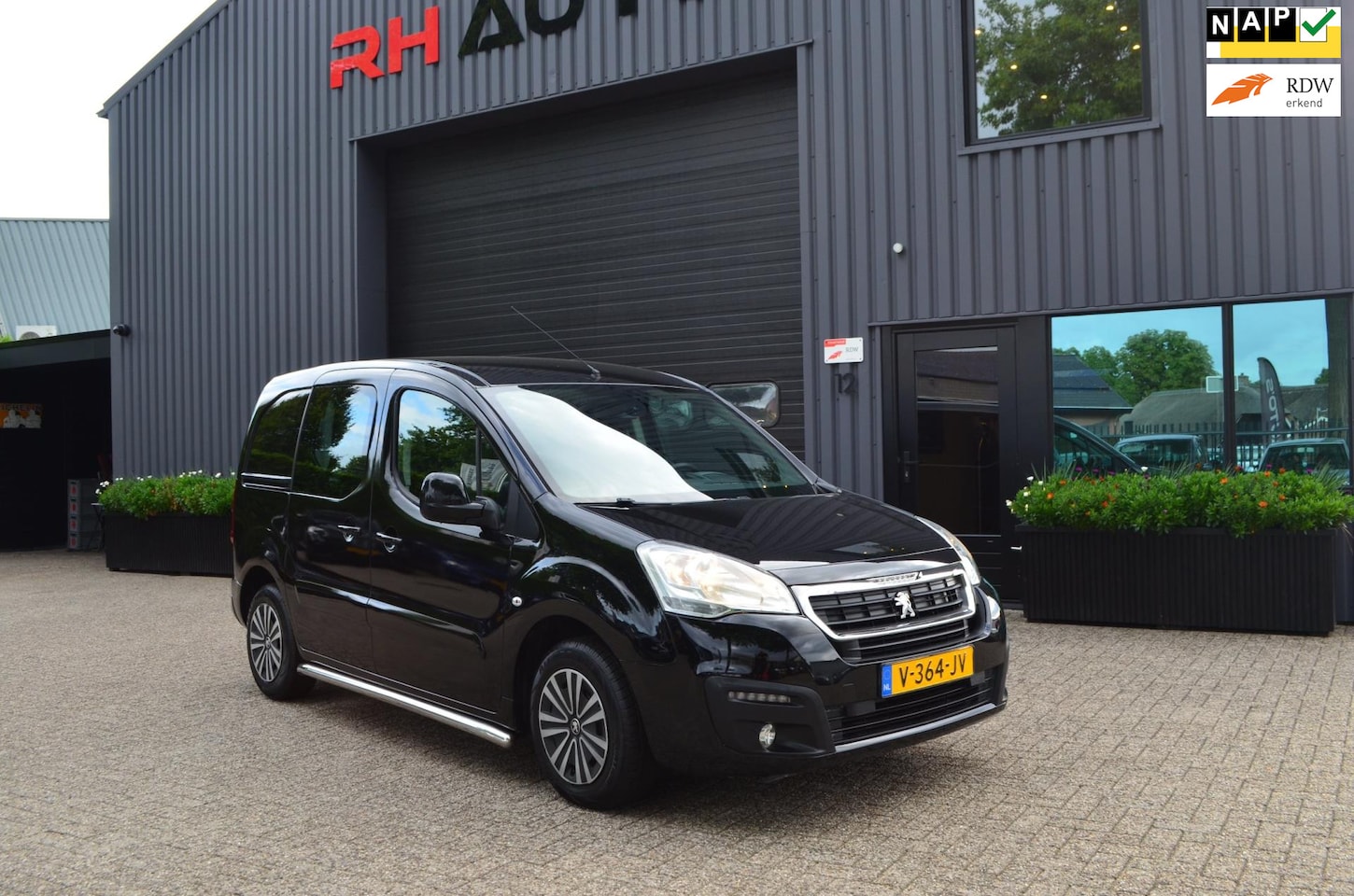 Peugeot Partner - 120 1.6 BlueHDi 100 L1 Premium Pack S&S | Automaat | NAP - AutoWereld.nl