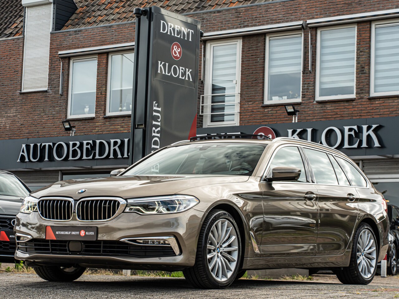BMW 5-serie Touring - 530i xDrive High Executive ORG NL PANO 360 CAMERA 19 INCH ELEK STOELEN MET MEMORY - AutoWereld.nl