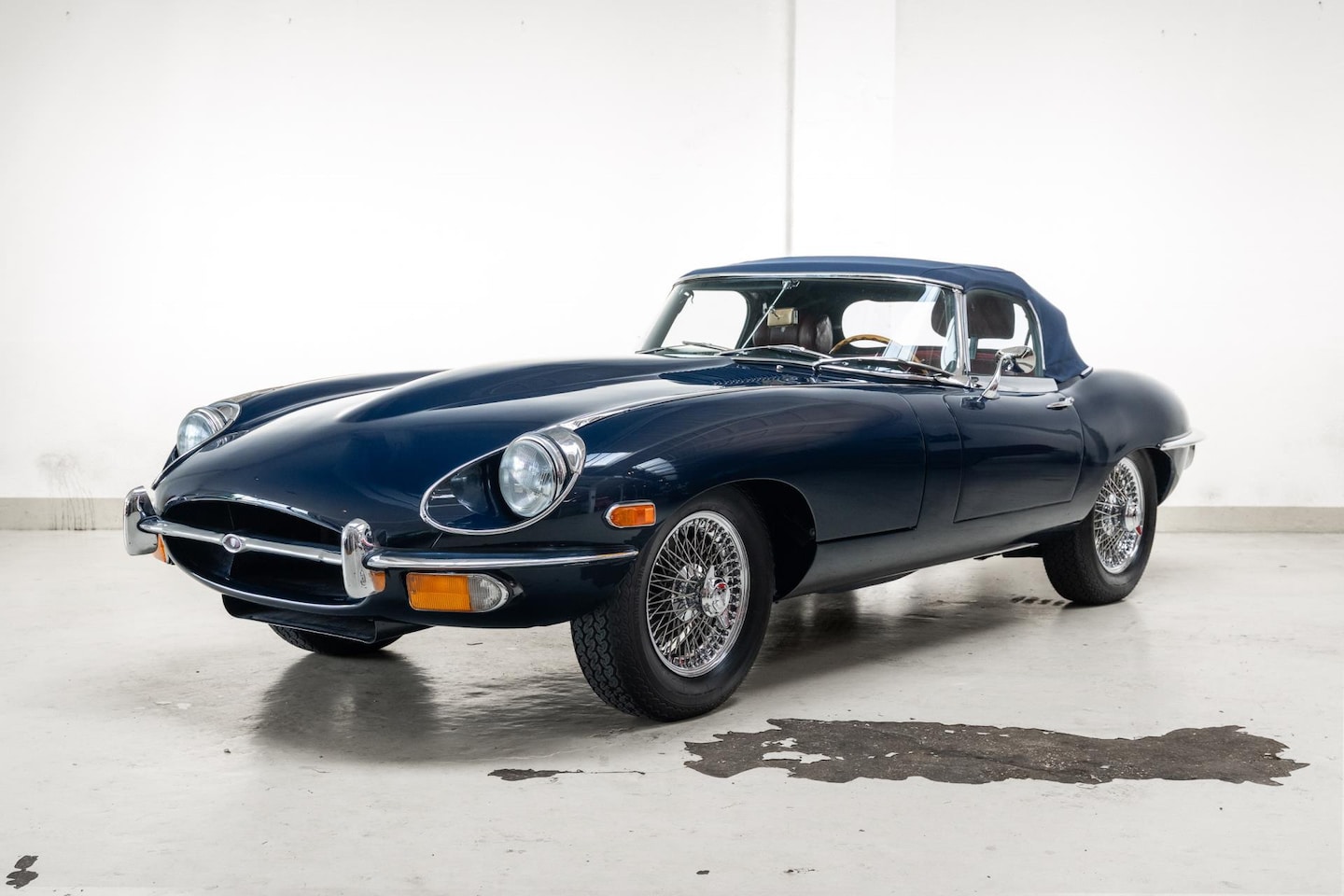 Jaguar E-type - "E" Series 2 OTS - Nut & Bolt Restored - Indigo Blue - - AutoWereld.nl
