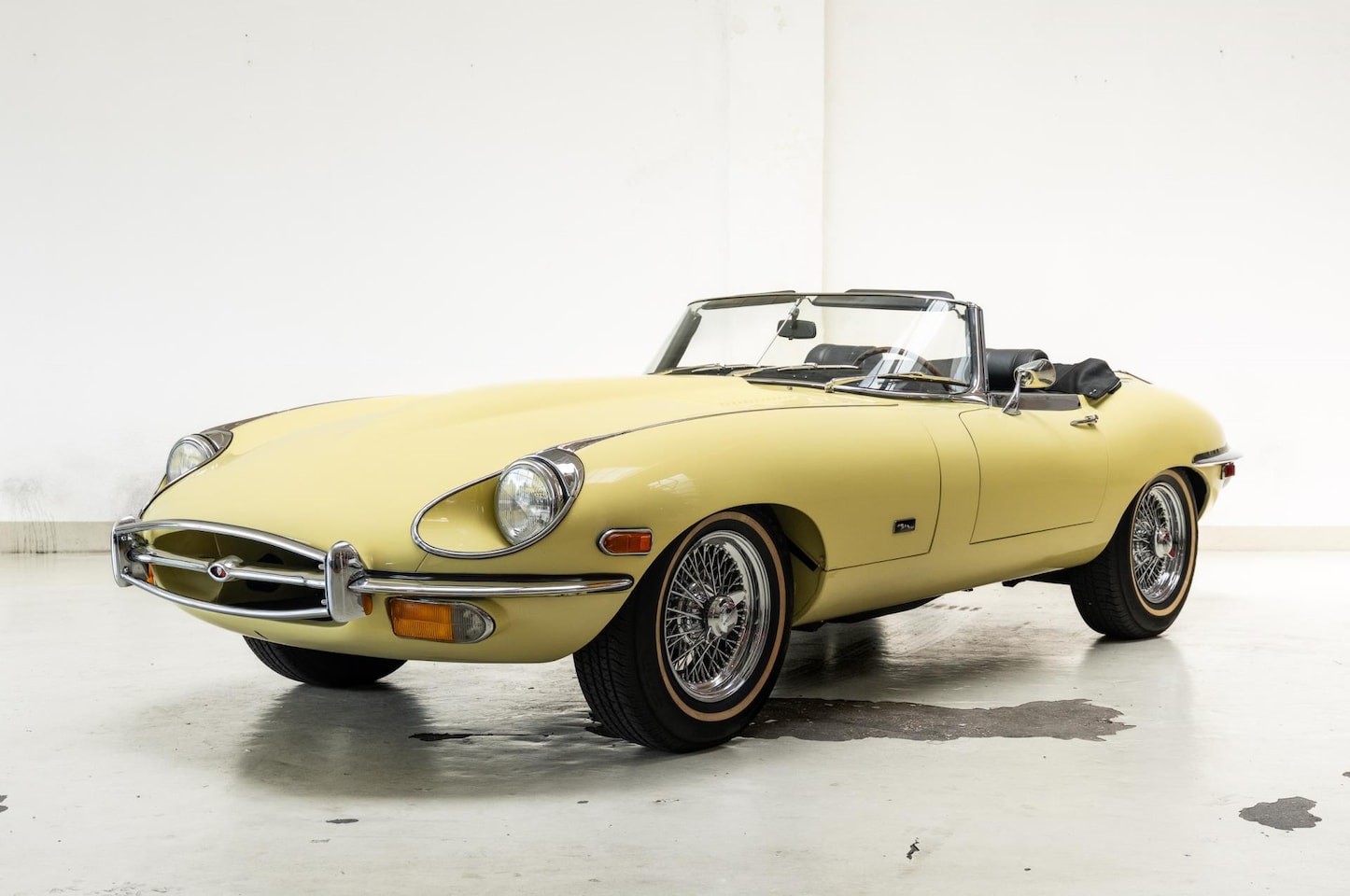 Jaguar E-type - "E" 4.2 OTS - Restored - Matching Numbers - - AutoWereld.nl