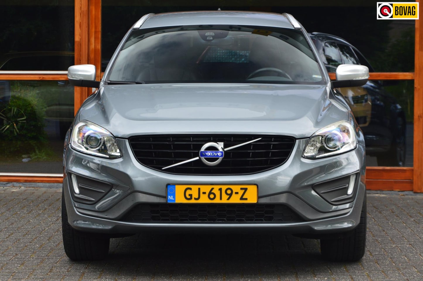 Volvo XC60 - T5 R-Design | Stoelverwarming | Cruise-Control | Elektrische stoel | Parkeersensoren | - AutoWereld.nl