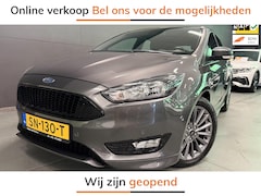 Ford Focus - 1.0 ST-Line NAVI/CARPLAY/CRUISE/ECC/PDC///