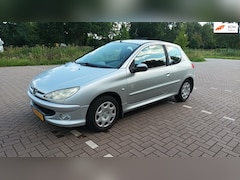 Peugeot 206 - 1.4 Airco / Cruise / Trekhaak