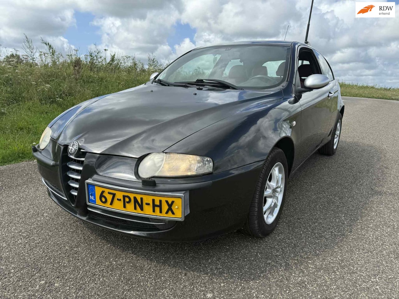 Alfa Romeo 147 - 1.6 T.Spark Edizione Esclusiva incl nieuwe apk en garantie ! + boekjes - AutoWereld.nl