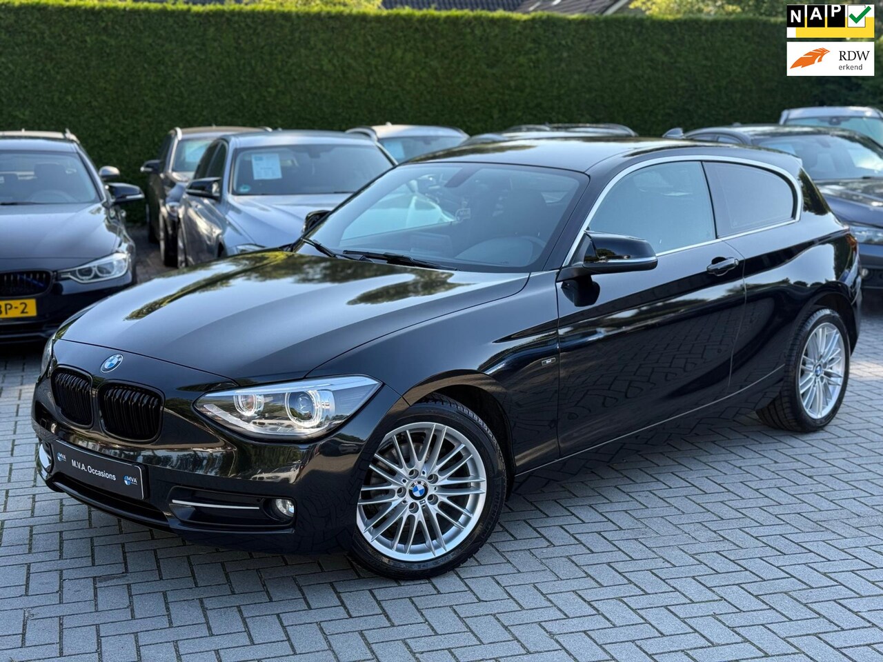 BMW 1-serie - 116i Business+ Sport|Nieuwe Ketting + Klepseals|Carplay|Climate control|Navigatie|Xenon|Ne - AutoWereld.nl