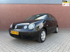Volkswagen Polo - 1.4-16V Comfortline / 5-deurs / Nap / Airco / Cruise control