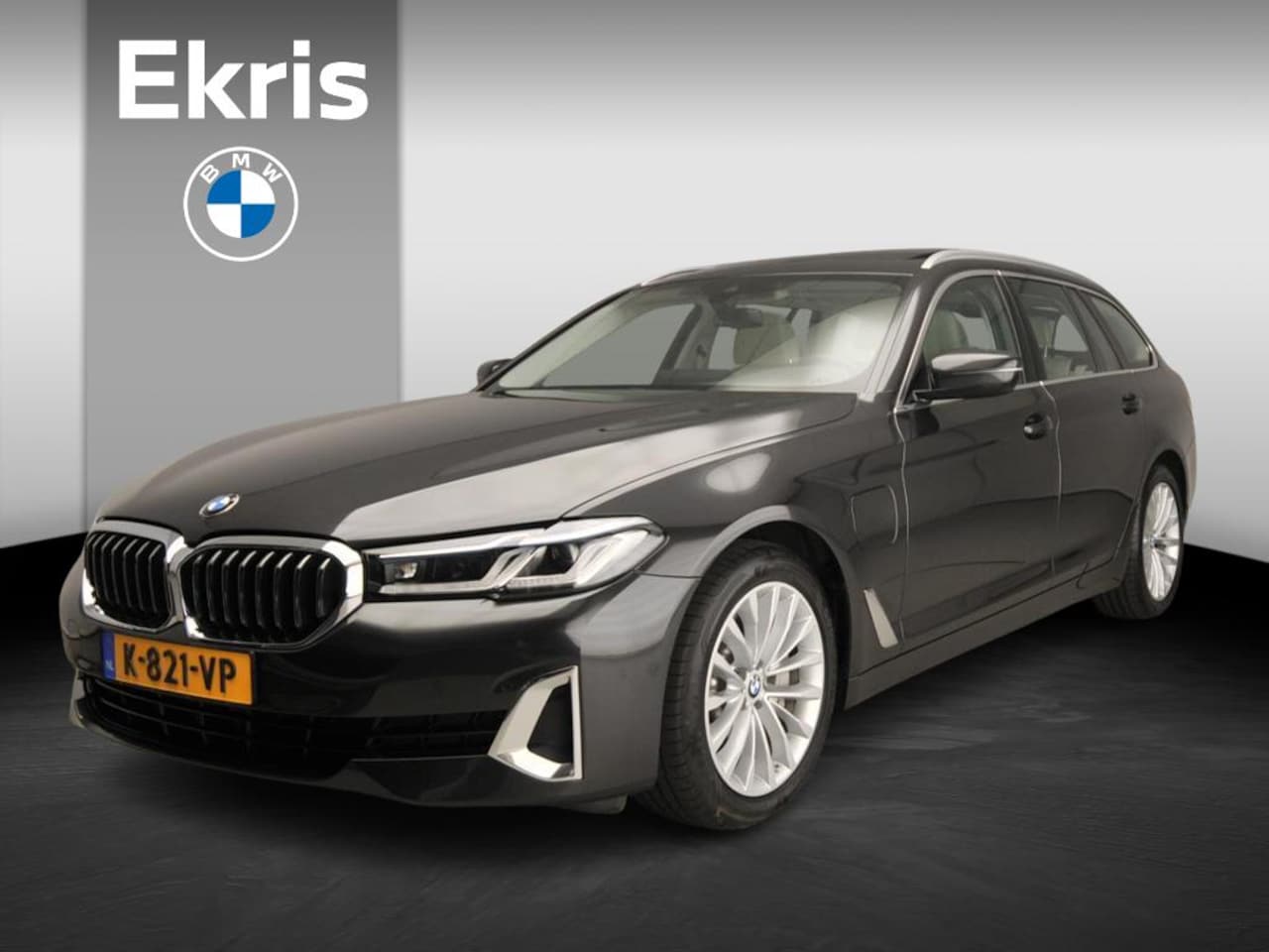 BMW 5-serie Touring - 530e Laserlicht | Leder | Navigatie | Schuifdak | Comfortzetels | Chrome line | DAB | Alu - AutoWereld.nl