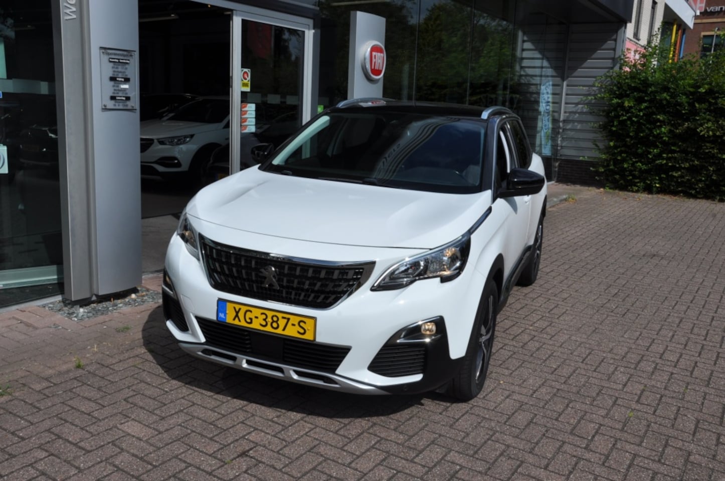 Peugeot 3008 - Navi Trekhaak Camera 1.2 PureTech Allure - AutoWereld.nl