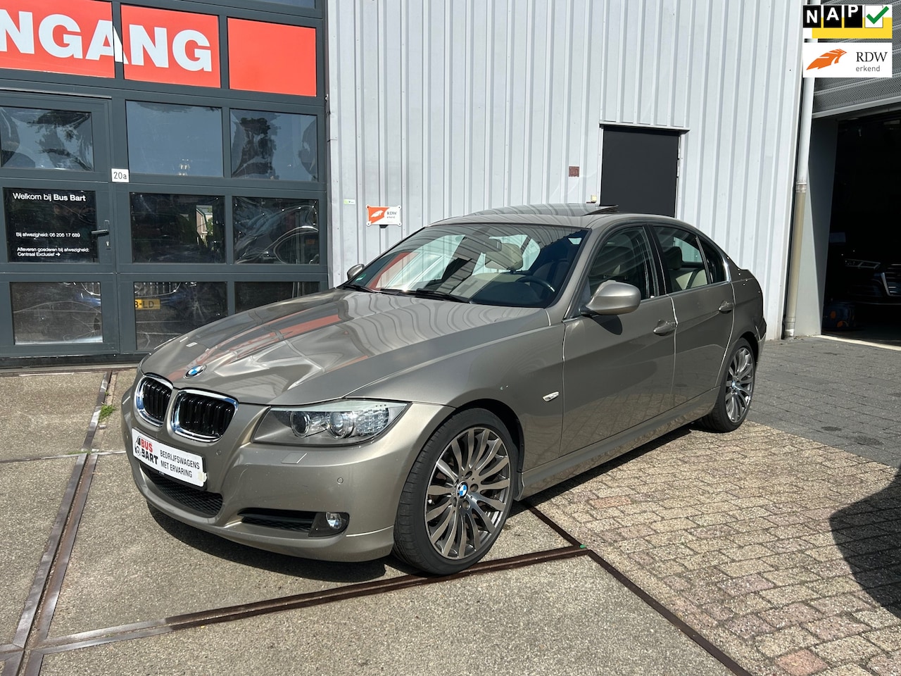 BMW 3-serie - 318i Corporate Lease Luxury Line| NL-Auto| NAP| Pano| Leder| Automaat| Parkeersensoren - AutoWereld.nl