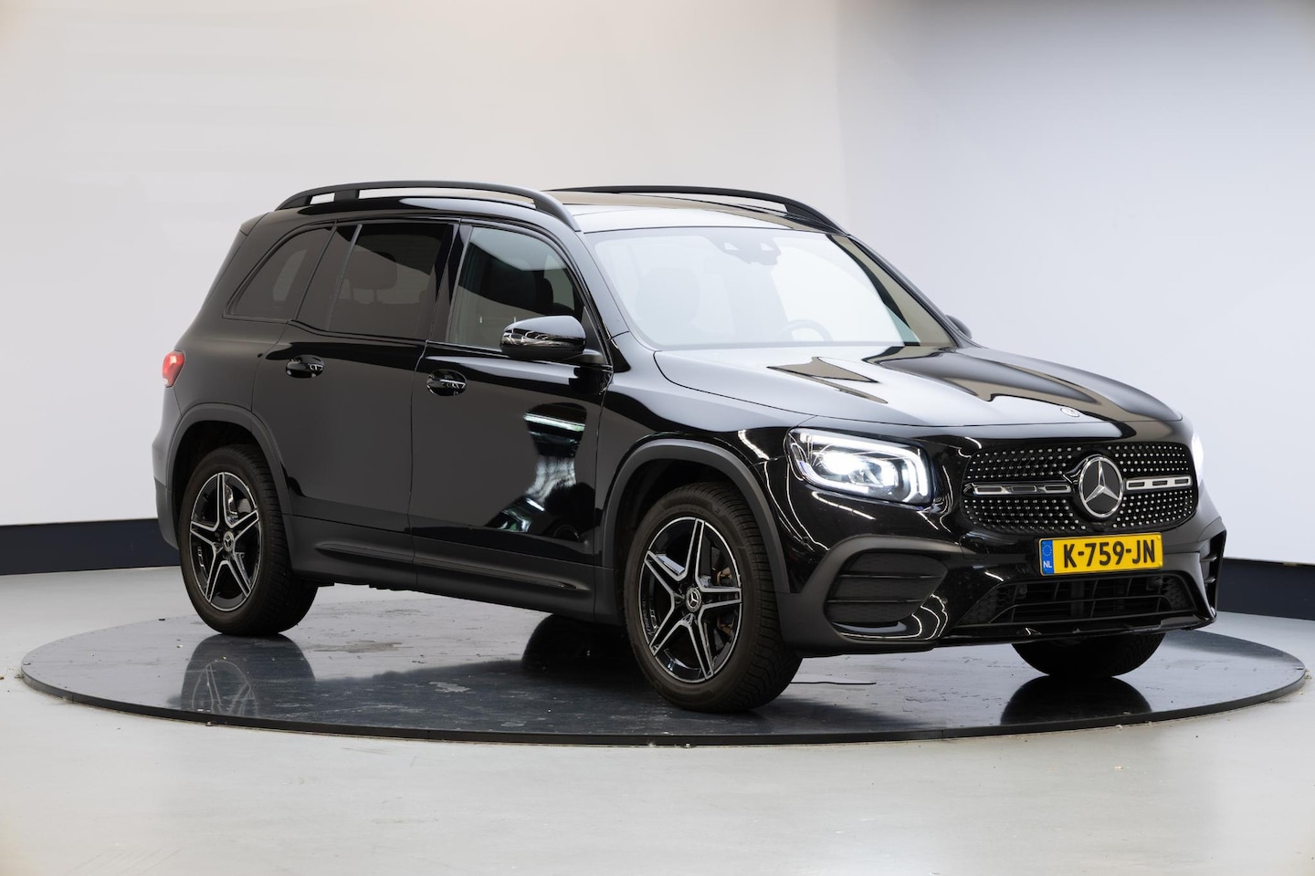 Mercedes-Benz GLB - 200 Business Solution AMG 7p. | Night | 7 persoons | Panoramadak | Carplay | Sfeer | 19 In - AutoWereld.nl